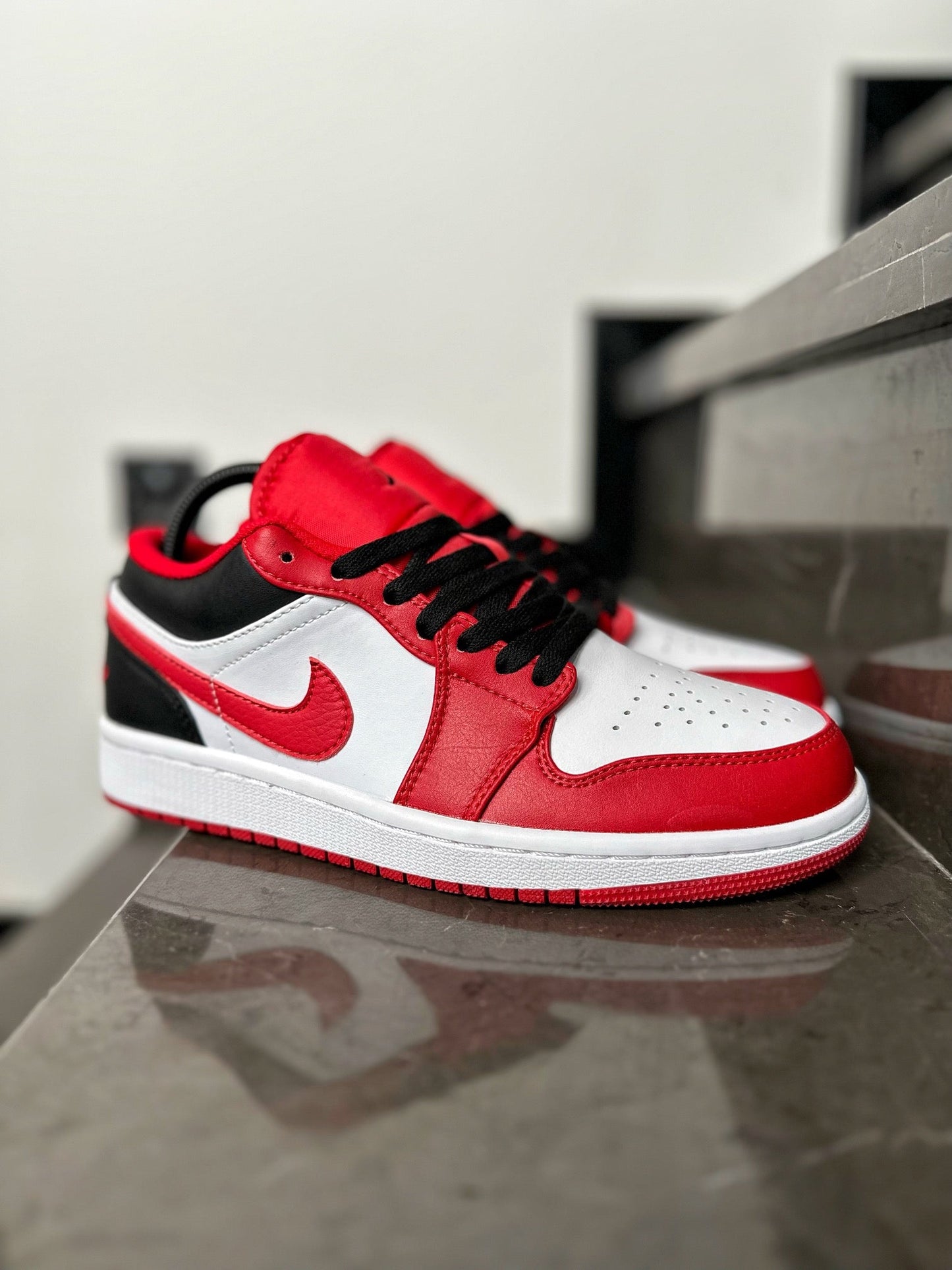 Air Jordan 1 Low Reverse Black Toe
