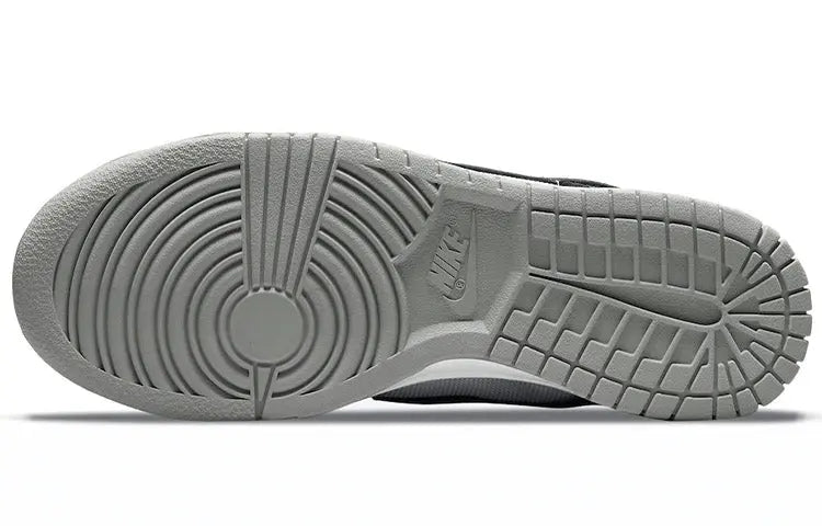 Nike Womens WMNS Dunk Low Metallic Silver DO5882-001