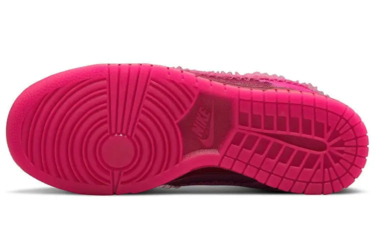 Nike Womens WMNS Dunk Low Valentine's Day 2022 DQ9324-600