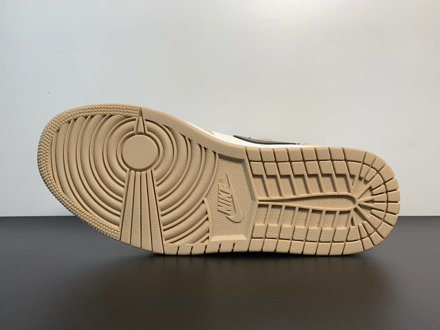 Air Jordan 1 Mid WMNS“ Barely Orange” BQ6472-800