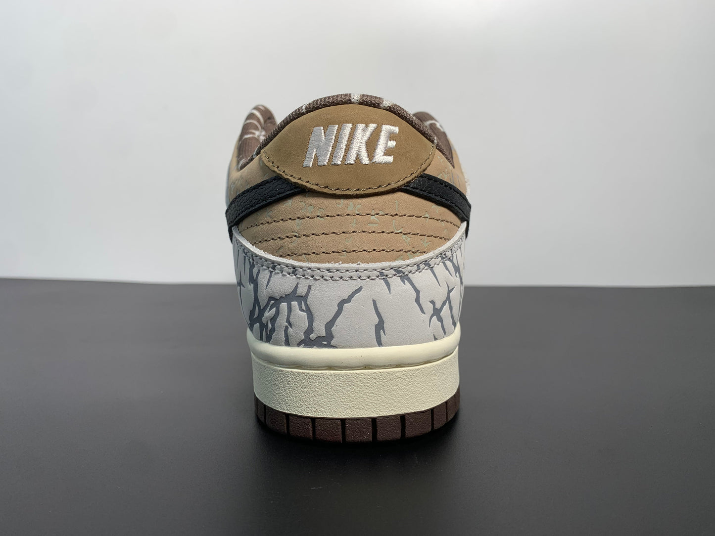 Nike SB Dunk Low ✖️Travis Scott  Grey White Cashew Fruit CT5053-010