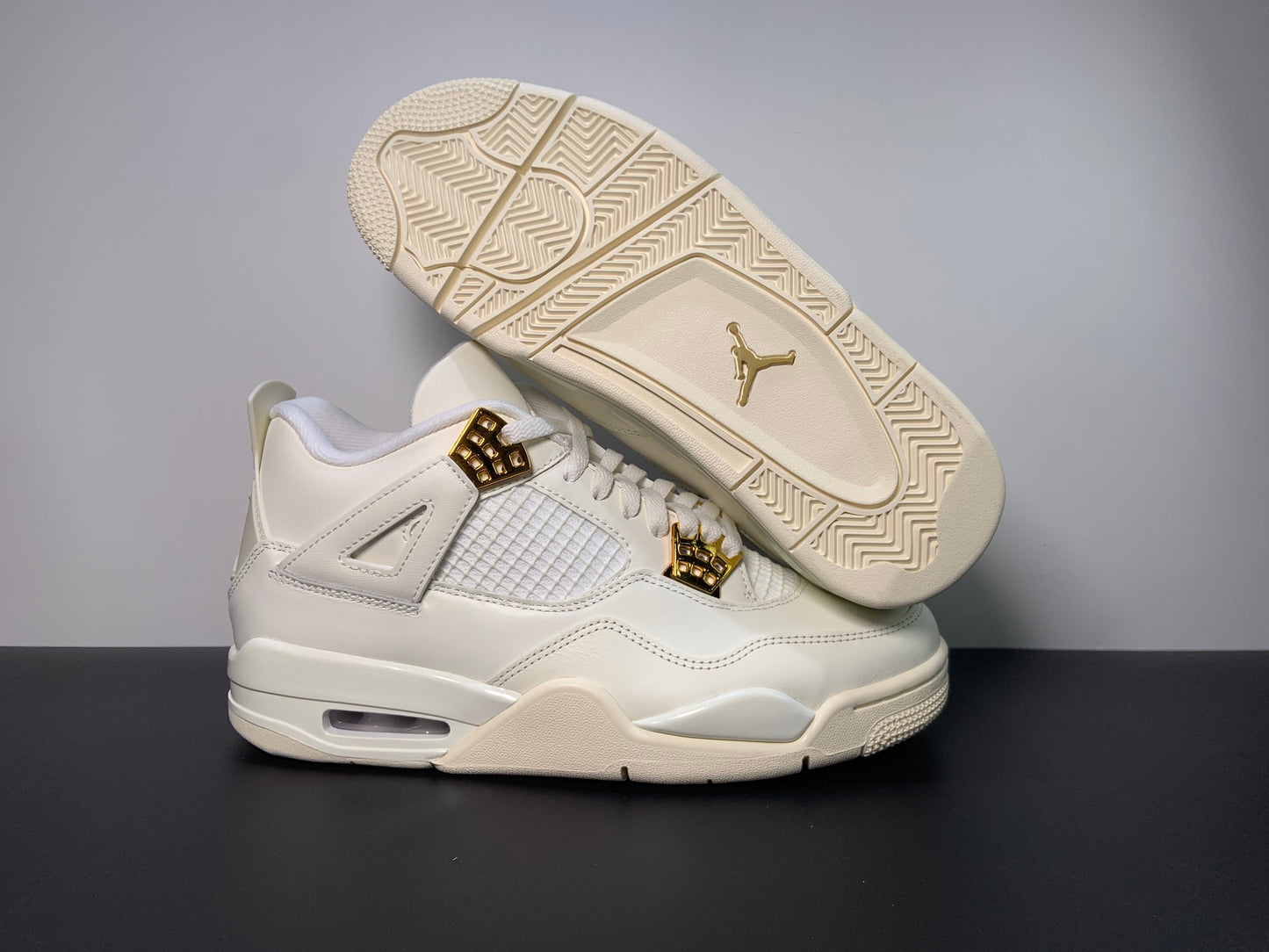 Air Jordan 4 Retro Metallic Gold AQ9129-170  Air Jordan 4 WMNS “Sail”