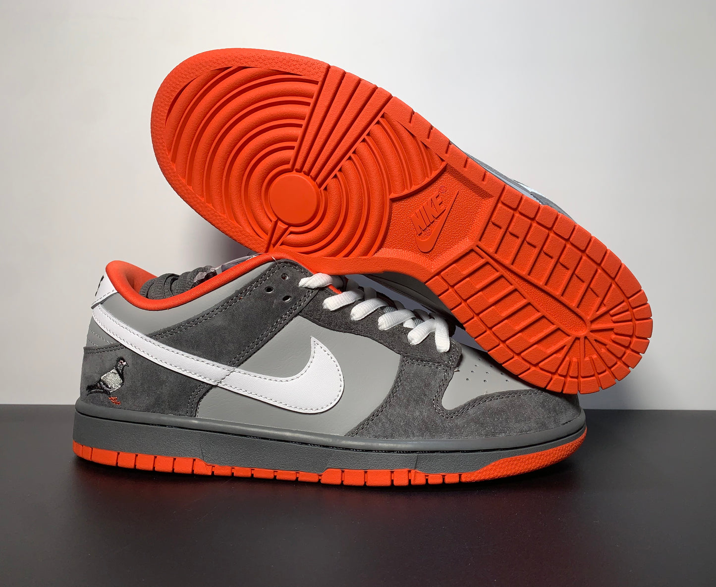 NK Dunk SB Low Staple NYC Pigeon 304292-011