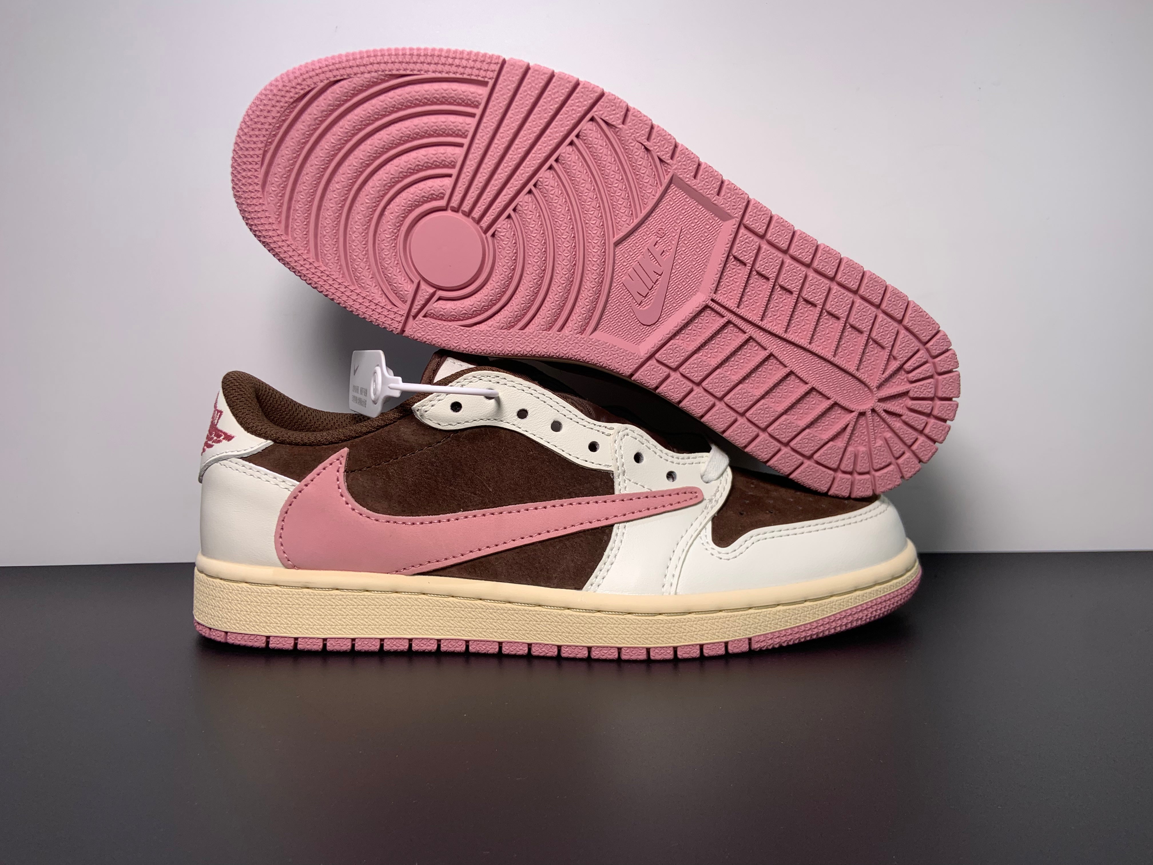 Travis Scott x Air Jordan 1 Low OG “Dark Pony/Pink Oxford” DZ4137