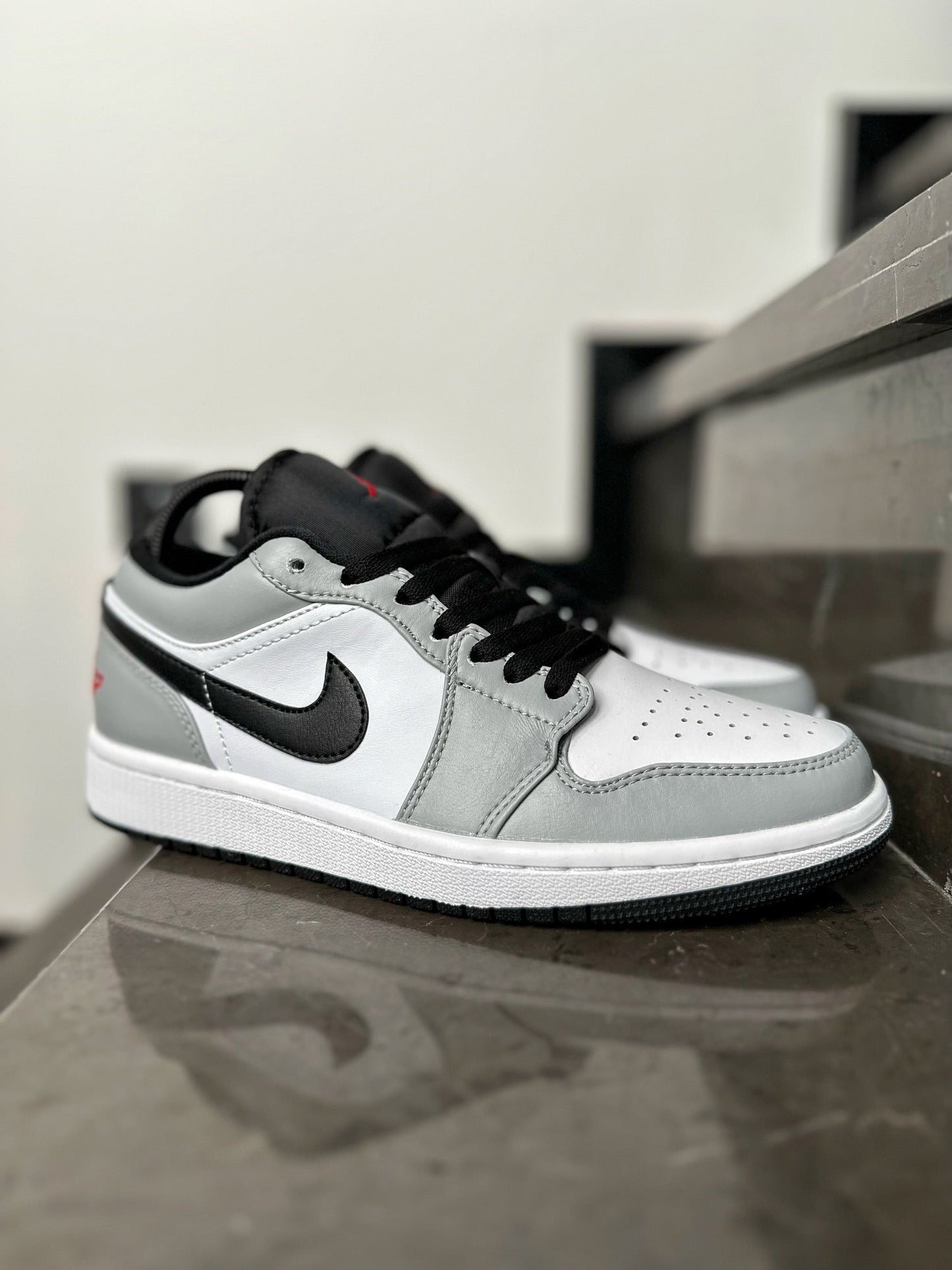 Air Jordan 1 Low 'Light Smoke Grey'
