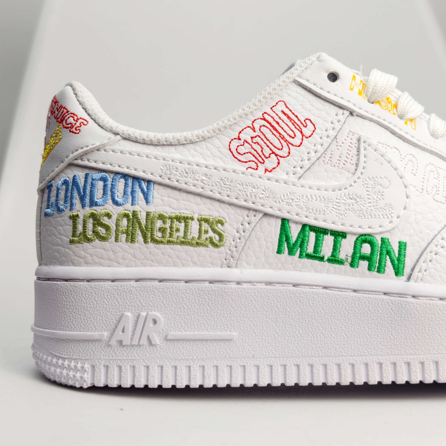Nike Air Force 1’ 07 Low 'World Tour - White'