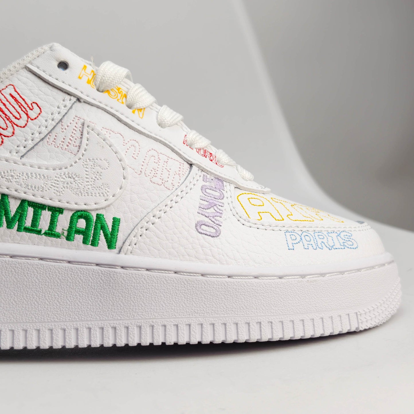 Nike Air Force 1’ 07 Low 'World Tour - White'
