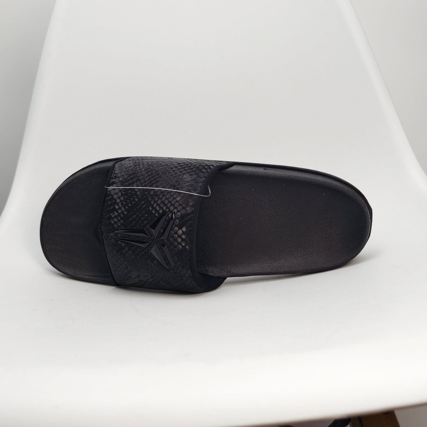 NIKE KOBE OFFCOURT SLIDE IF2870-001
