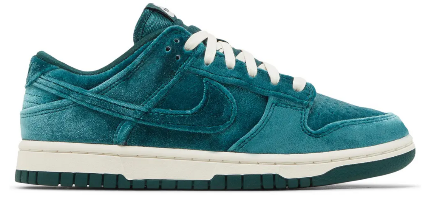 Wmns Nike Dunk Low 'Green Velvet' DZ5224-300