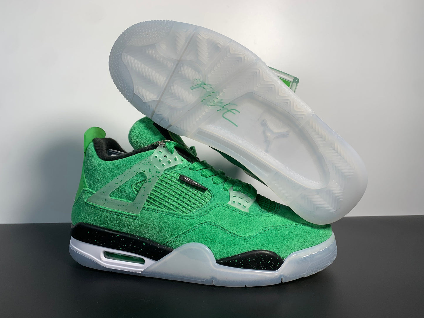 Air Jordan 4  Wahlburger