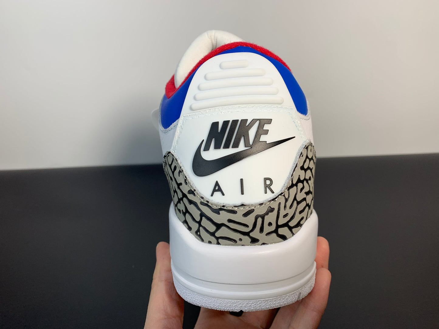 Air Jordan 3 Retro Seoul  AV8370-100