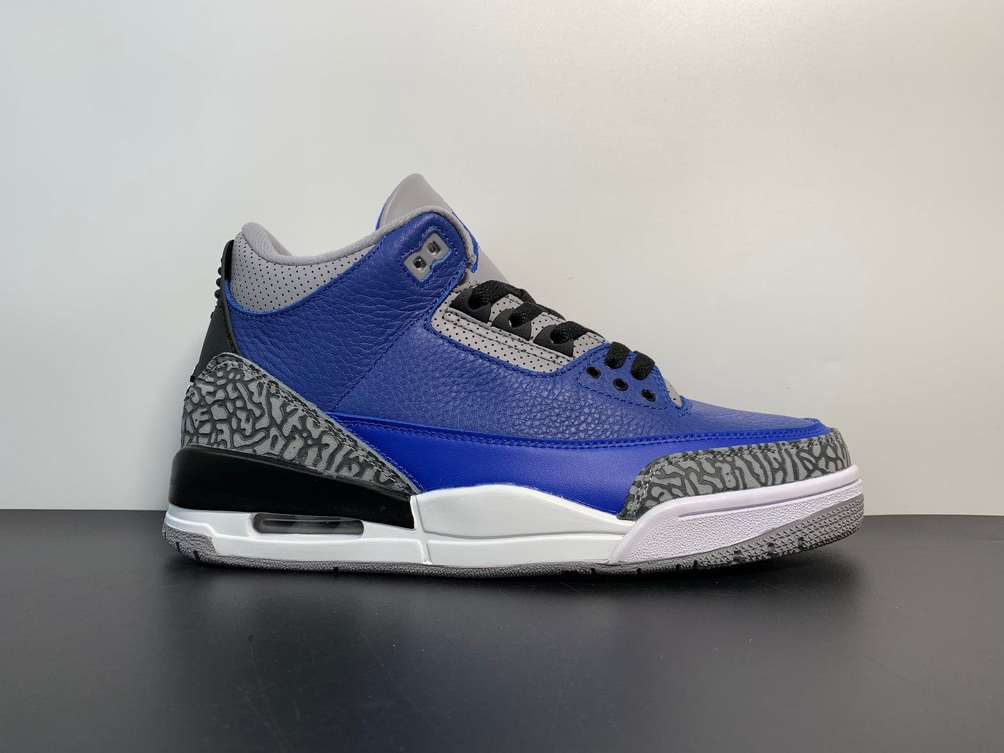 Air Jordan 3 “Varsity Royal” CT8532-400