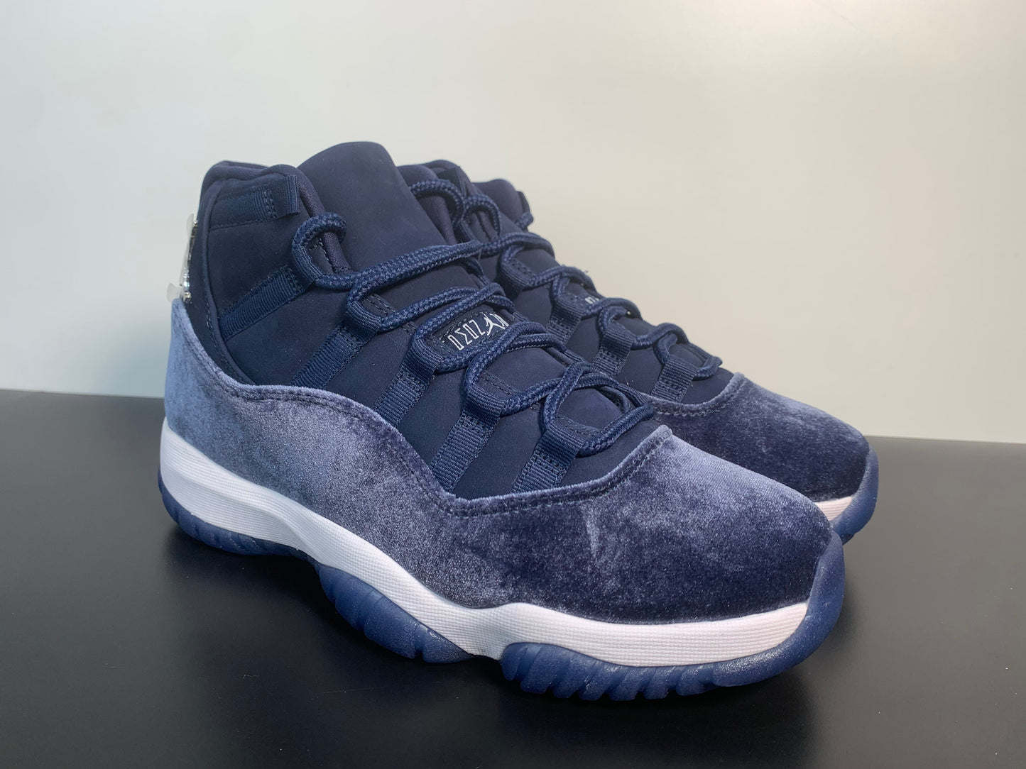 Air Jordan 11 Velvet Midnight Navy AR0715-441