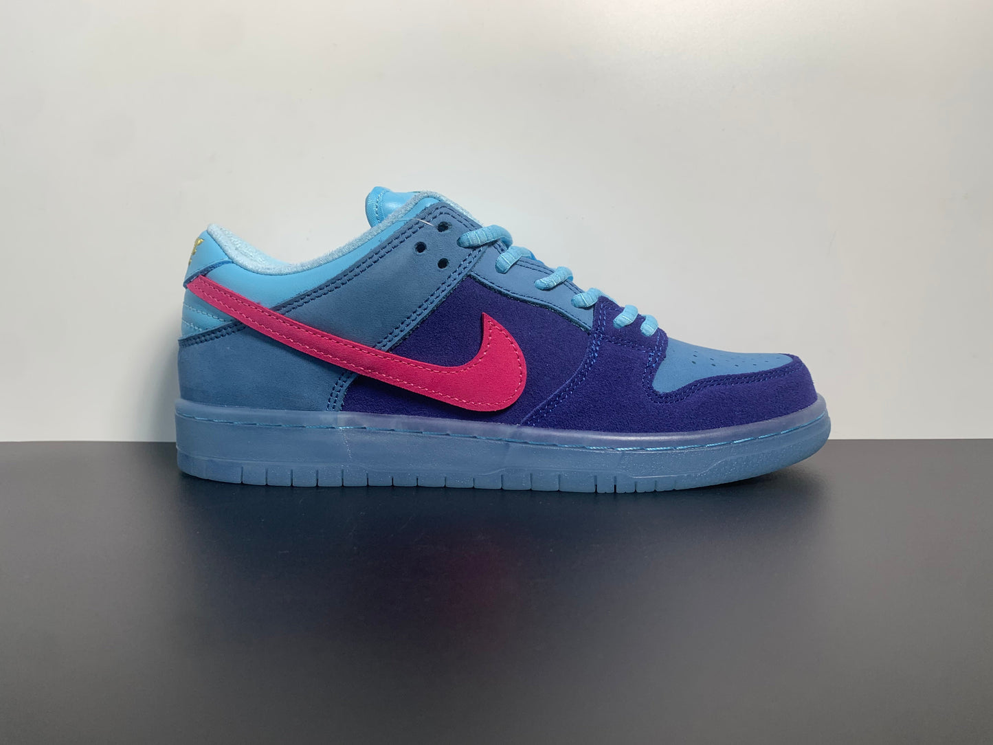 Run The Jewels x Nike SB Dunk Low DEEP ROYAL DO9404-400