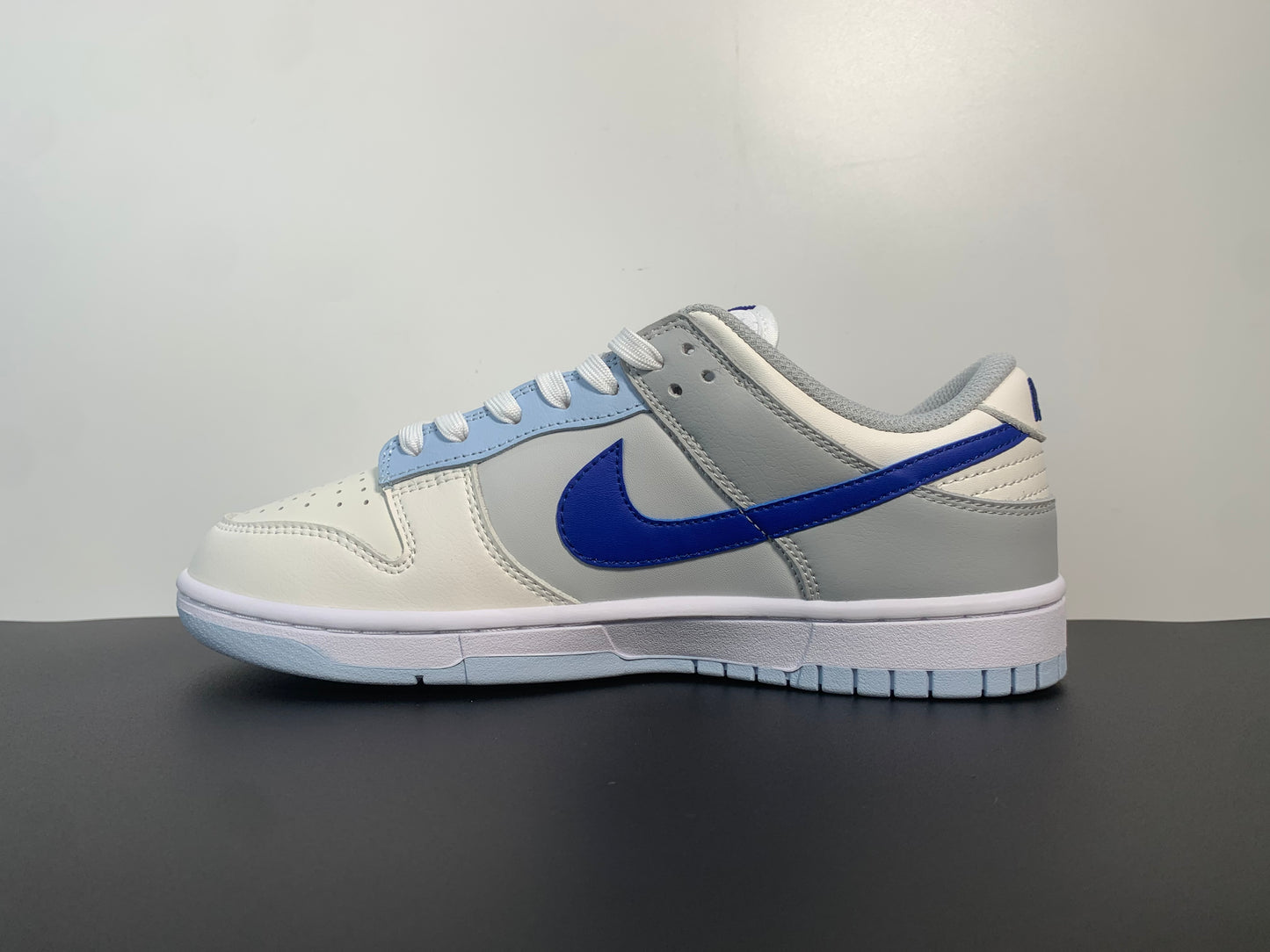 Nike Dunk Low GS Ivory Hyper Royal Blue FB1843-141