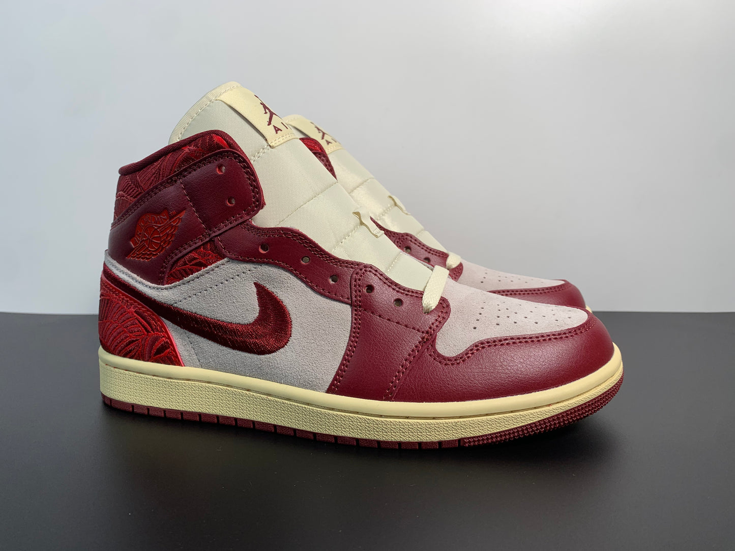 Nike Air Jordan 1 Mid Tiki Leaf Team Red DZ2820-601