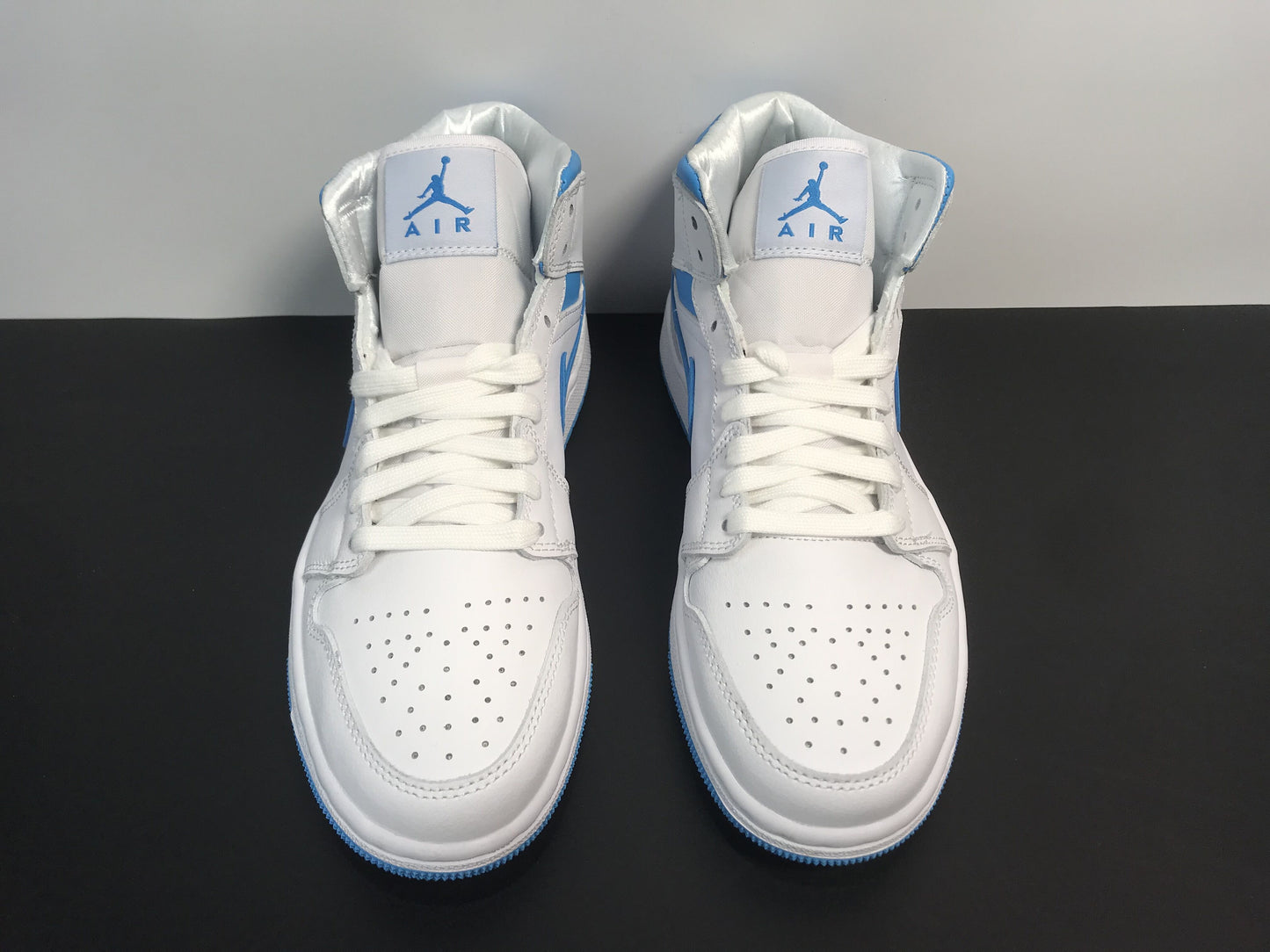 Air Jordan 1 Mid UNC