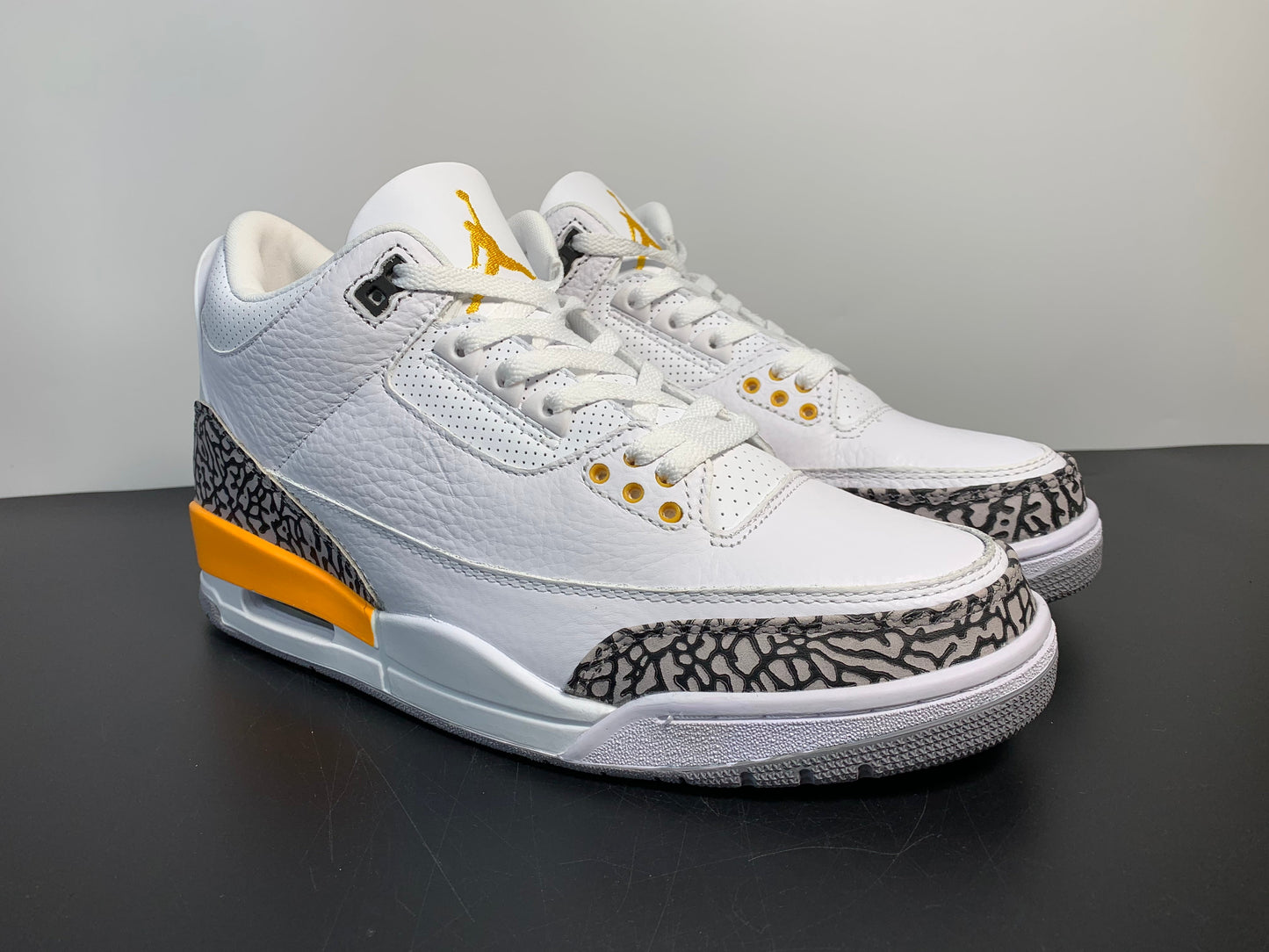 Air Jordan 3 Retro Laser Orange