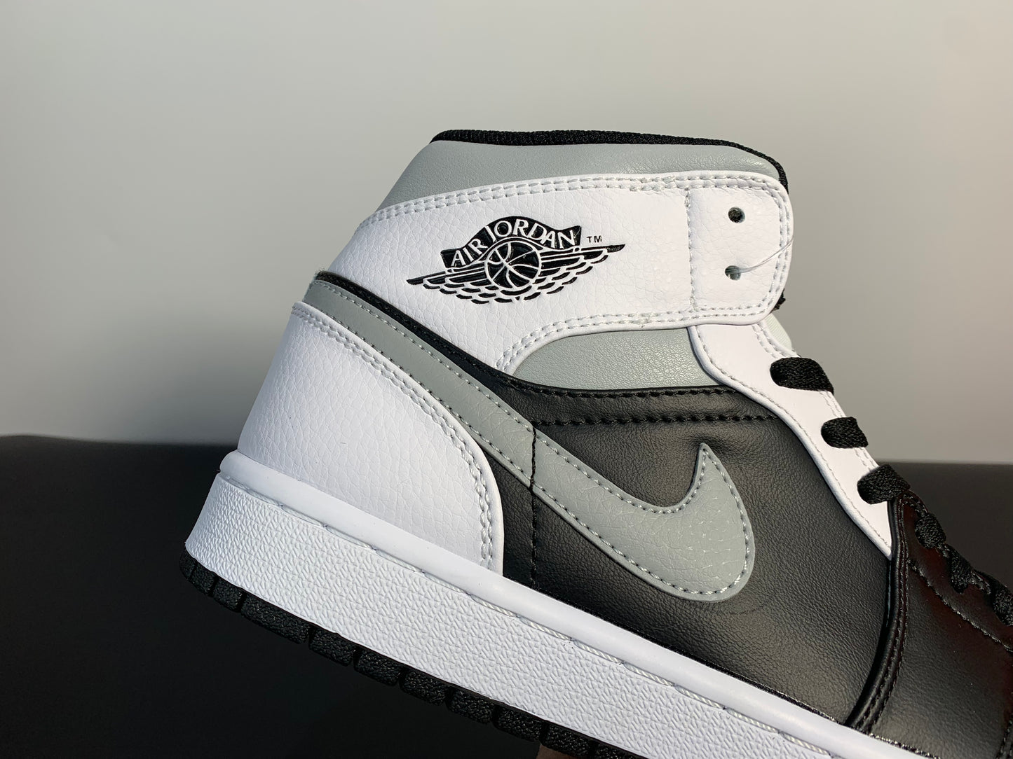 Air Jordan 1 Mid White Shadow