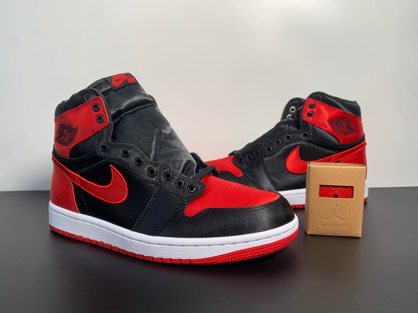 Air Jordan 1 High OG WMNS “Satin Bred” FD4810-061