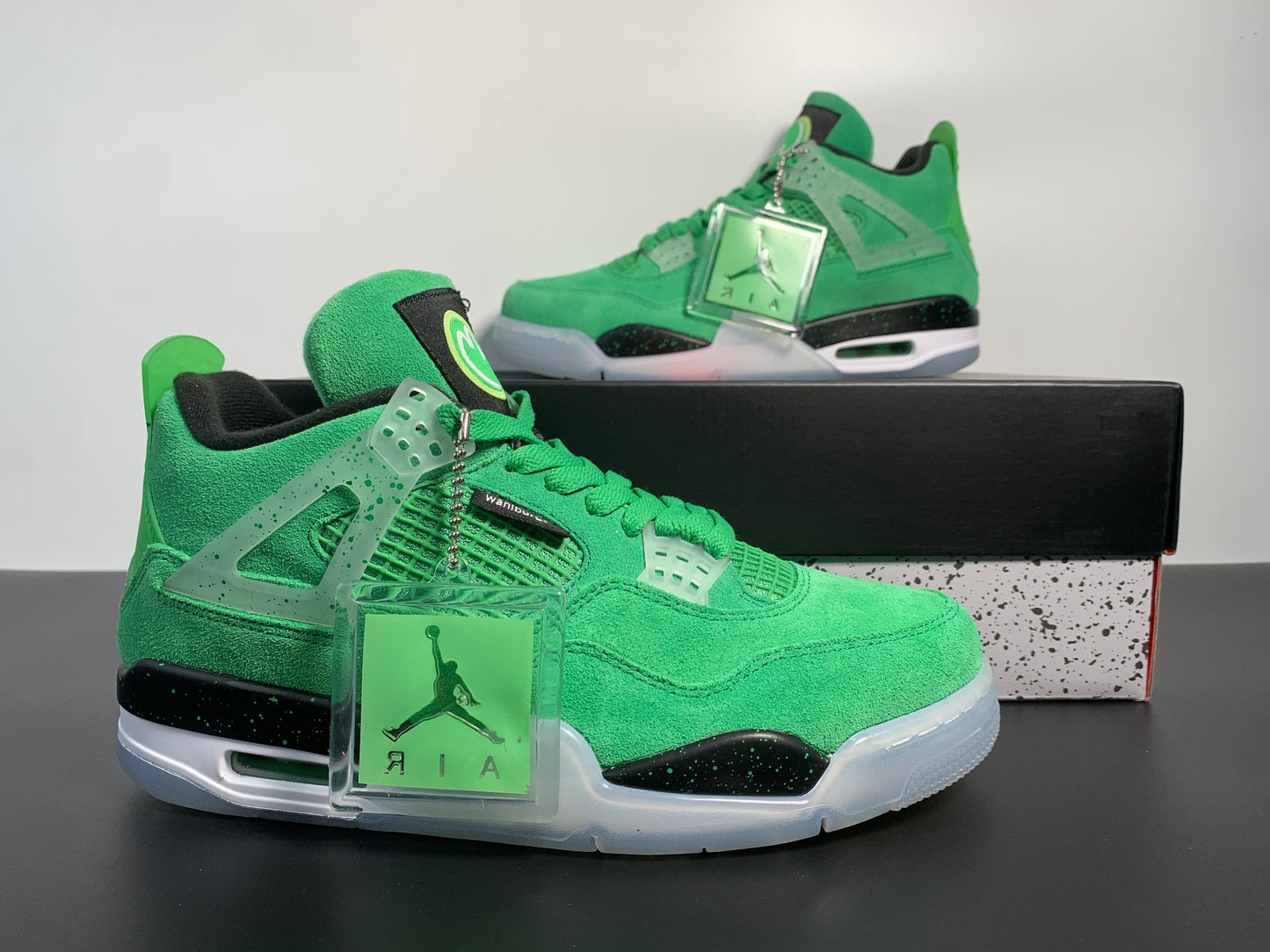 Air Jordan 4  Wahlburger