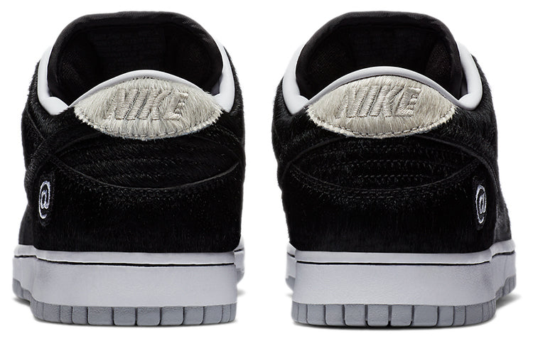 Nike SB Skateboard Dunk Low x Medicom Toy BE@RBRICK CZ5127-001 sneakmarks