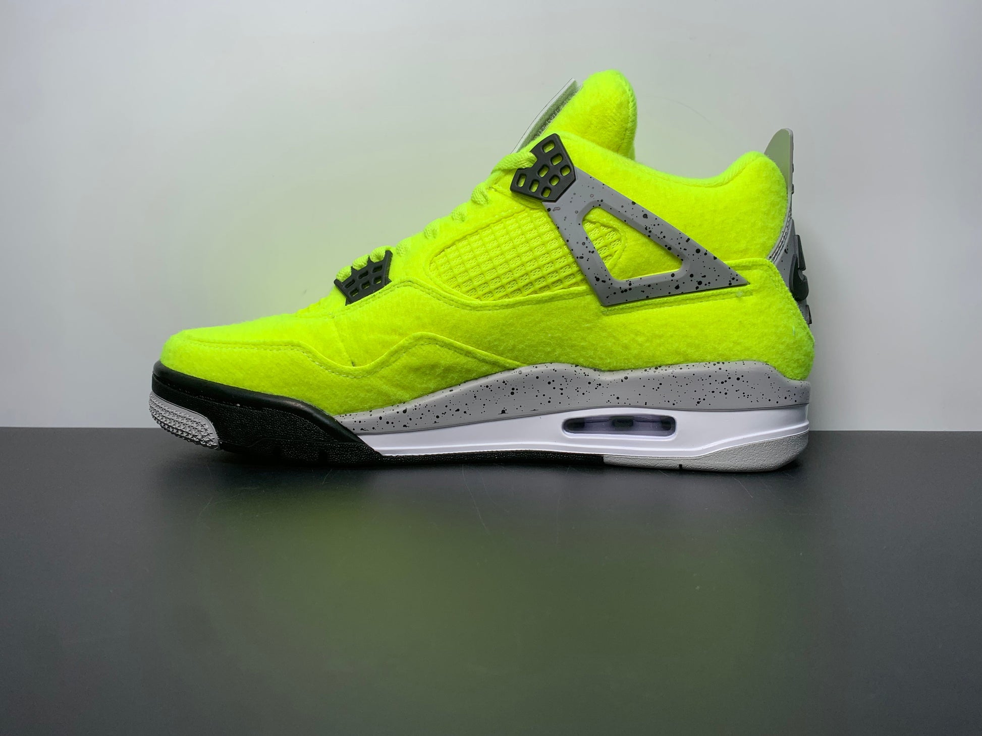 Air Jordan 4 Retro “Let’s Play Tennis” DV6773 700