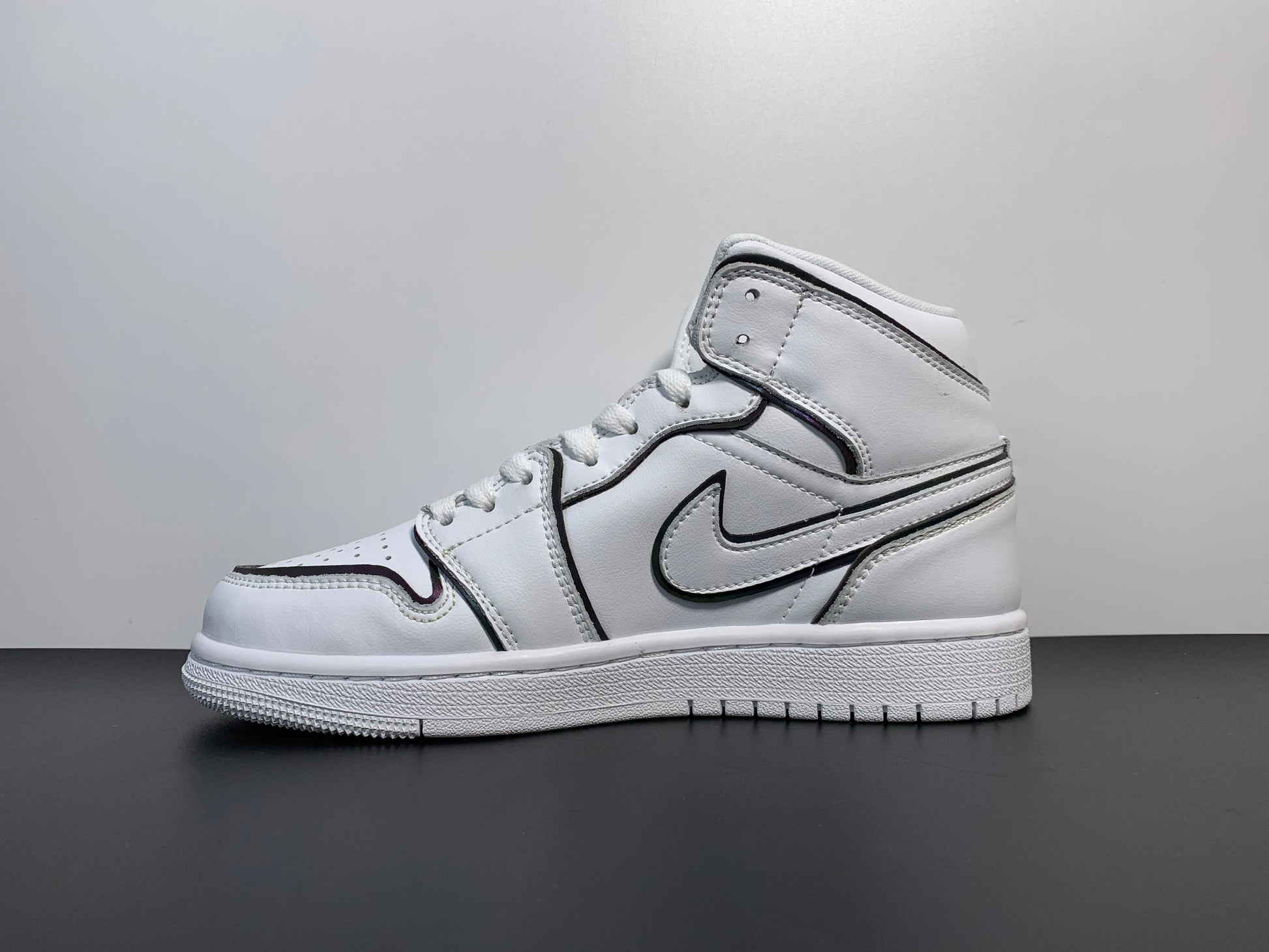 Air Jordan 1 Mid SE Iridescent Trim CK6587-100