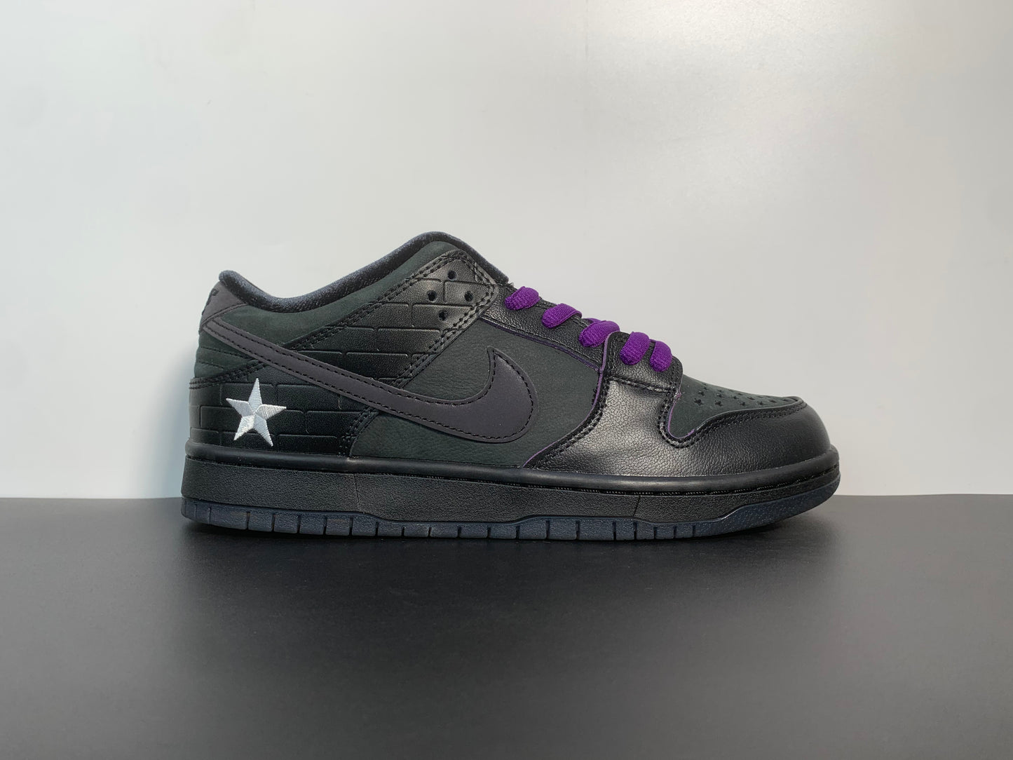 Familia x Nike SB Dunk Low Pro QS “First Avenue” dj1159-001