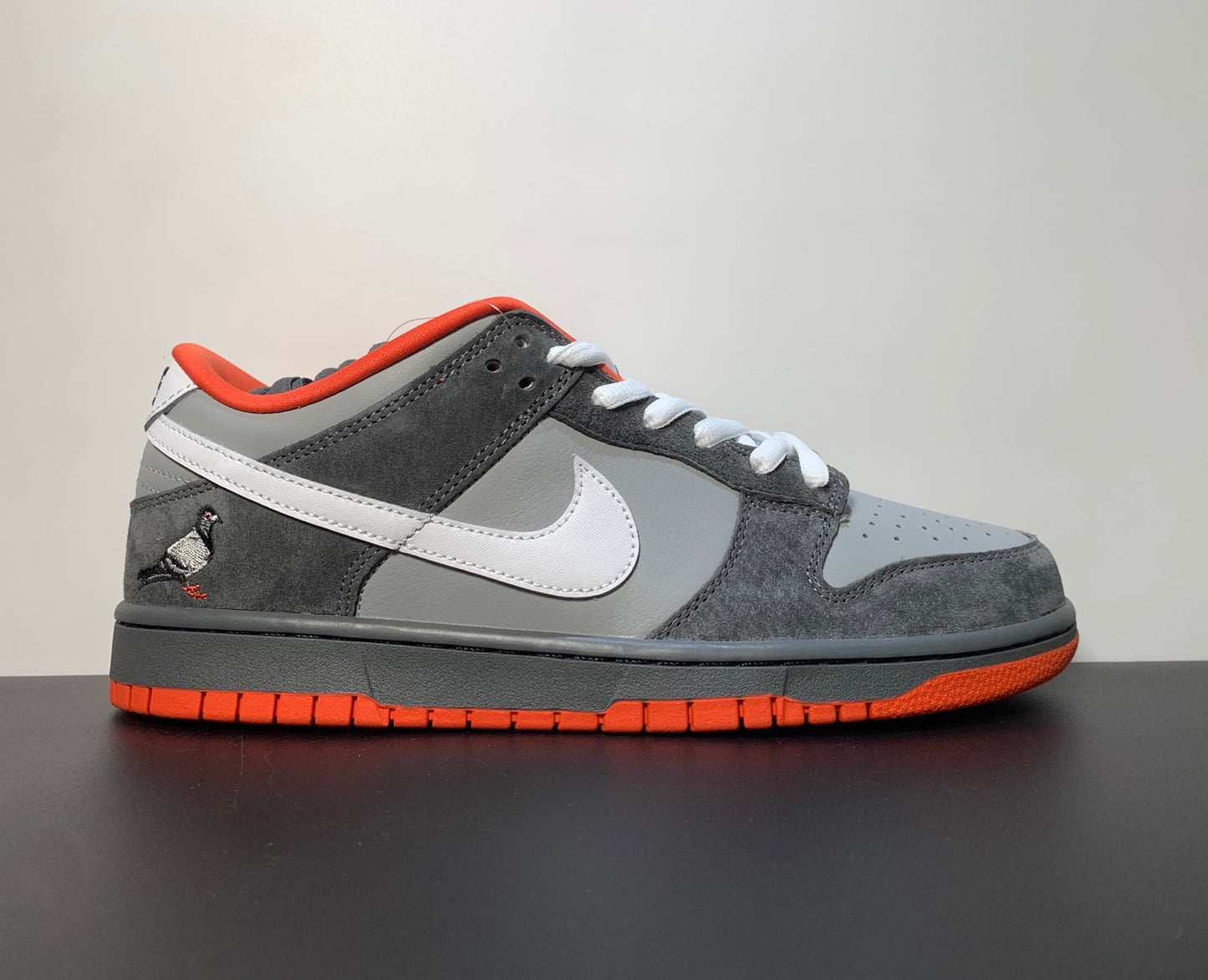 NK Dunk SB Low Staple NYC Pigeon 304292-011