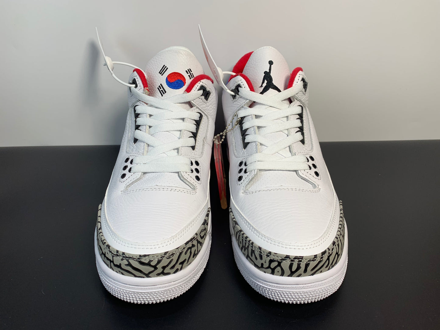 Air Jordan 3 Retro Seoul  AV8370-100