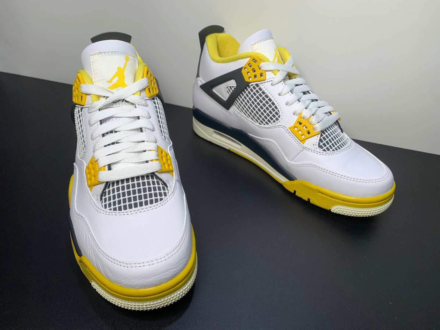 Air Jordan 4 WNNS Vivid Sulfur AQ9129-104