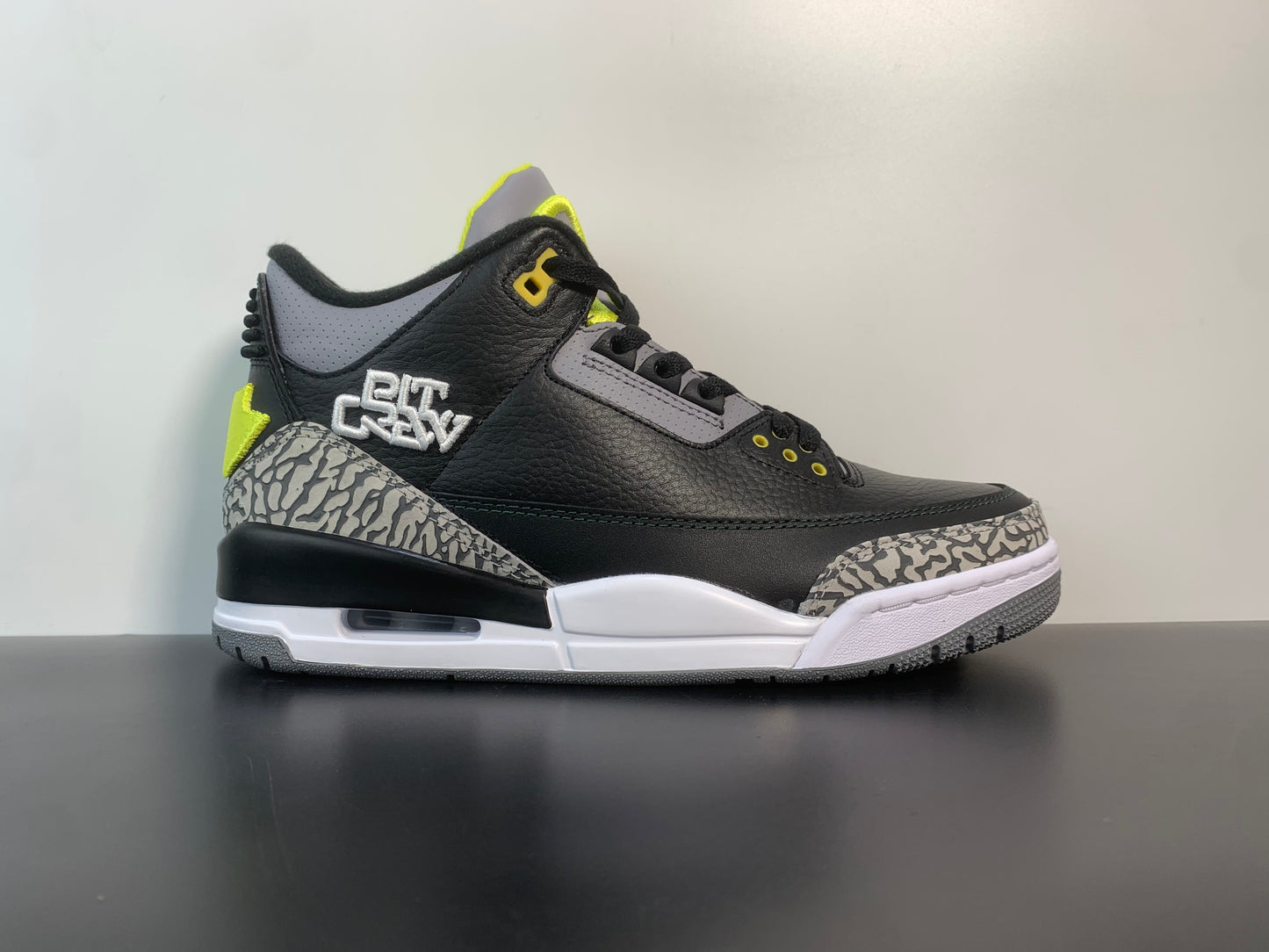 Air Jordan 3 Retro Oregon Ducks Pit Crew Black 282240-594