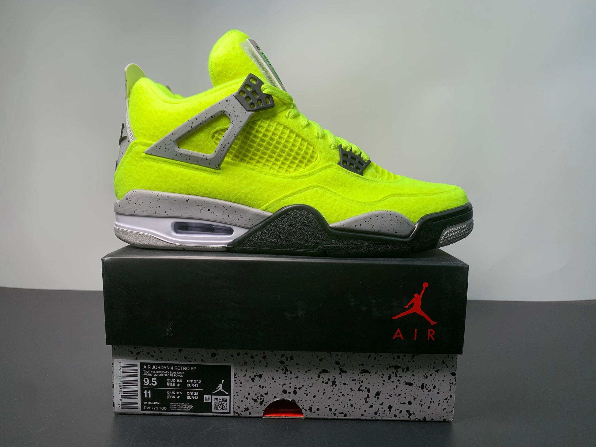 Air Jordan 4 Retro “Let’s Play Tennis” DV6773 700