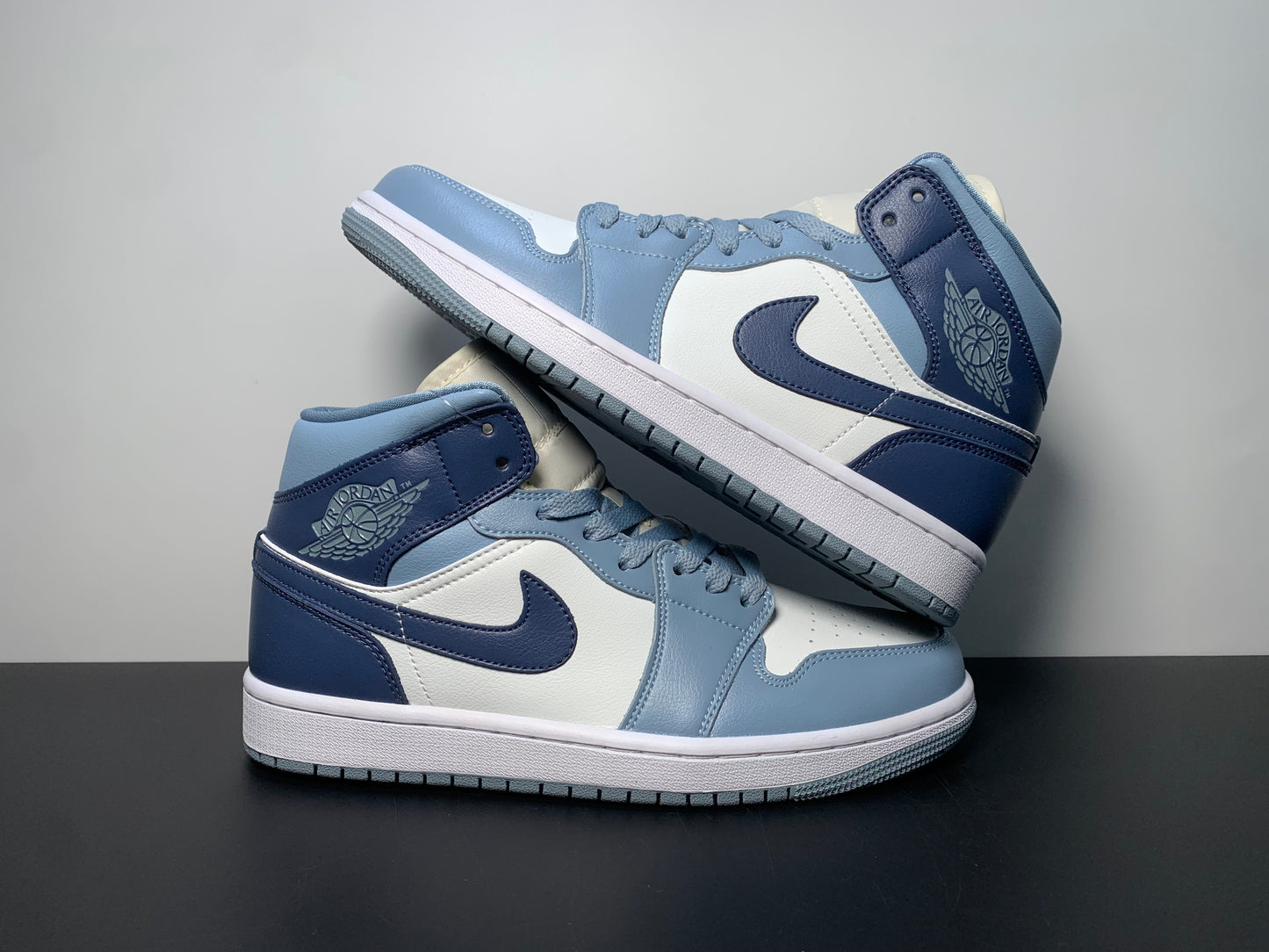 Air Jordan 1 Mid Diffused Blue BQ6472-140