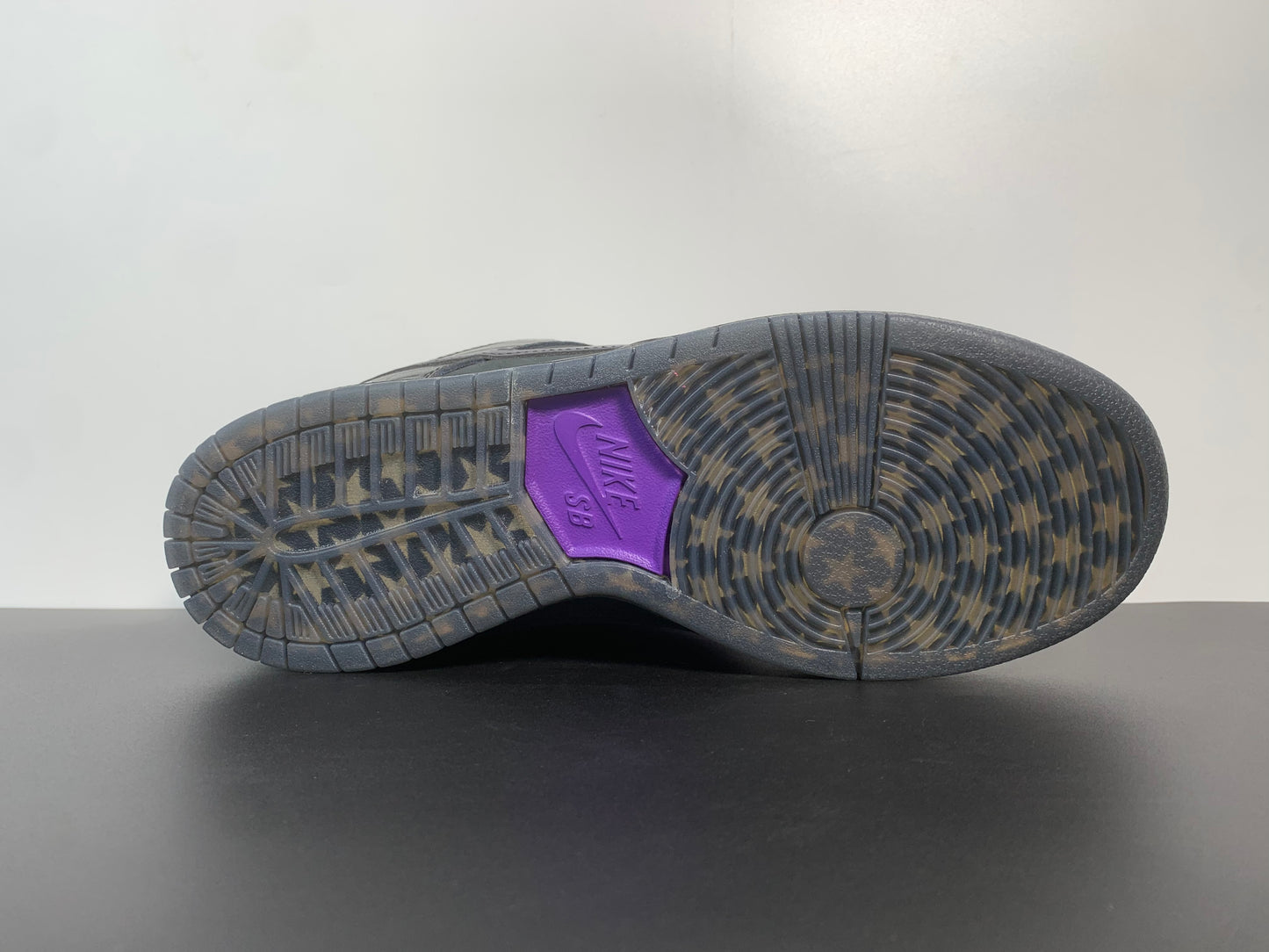 Familia x Nike SB Dunk Low Pro QS “First Avenue” dj1159-001