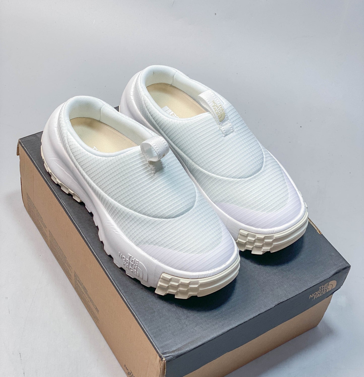 THE M THERMOBALL TRACTION MULE V  Pure White NFOABA9BKY4-055