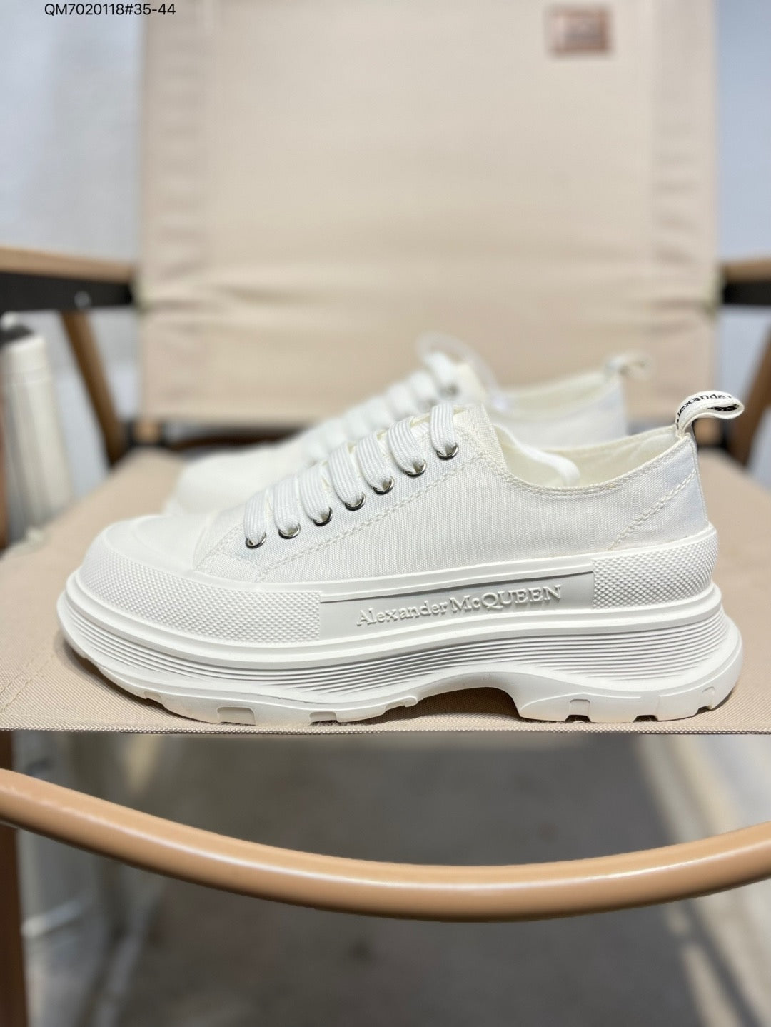 Alexander McQueen Wmns Tread Slick Lace Up 'White' 462214 QM7020118