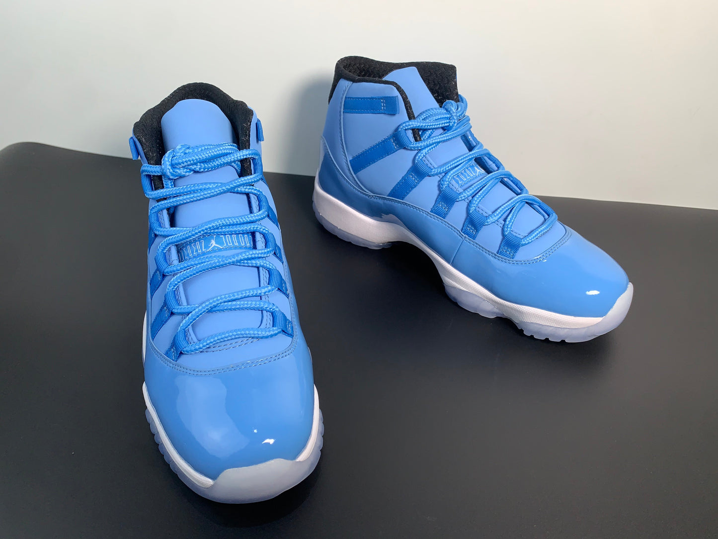 Air Jordan 11 Pantone 717602-900