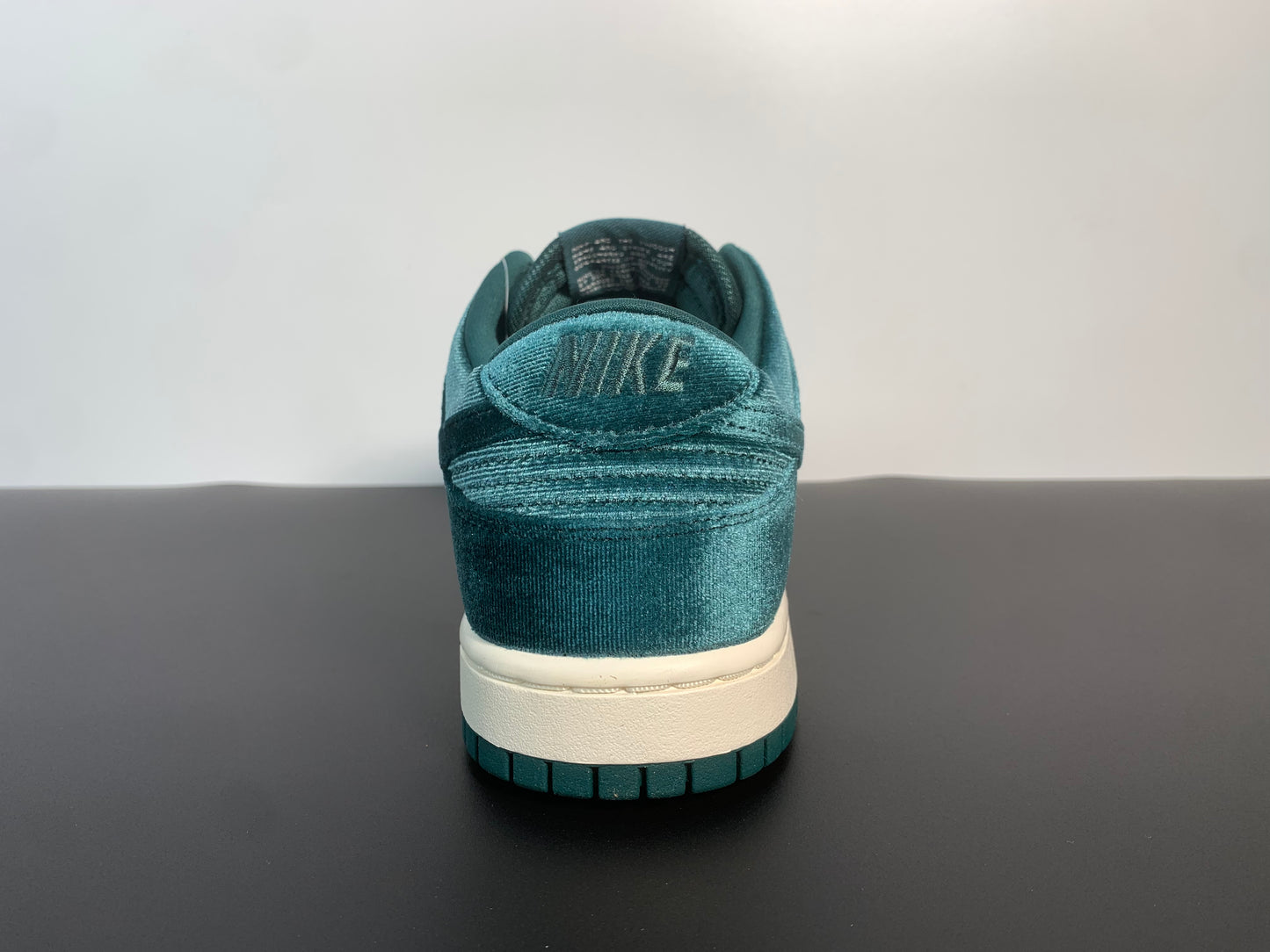 Wmns Nike Dunk Low 'Green Velvet' DZ5224-300