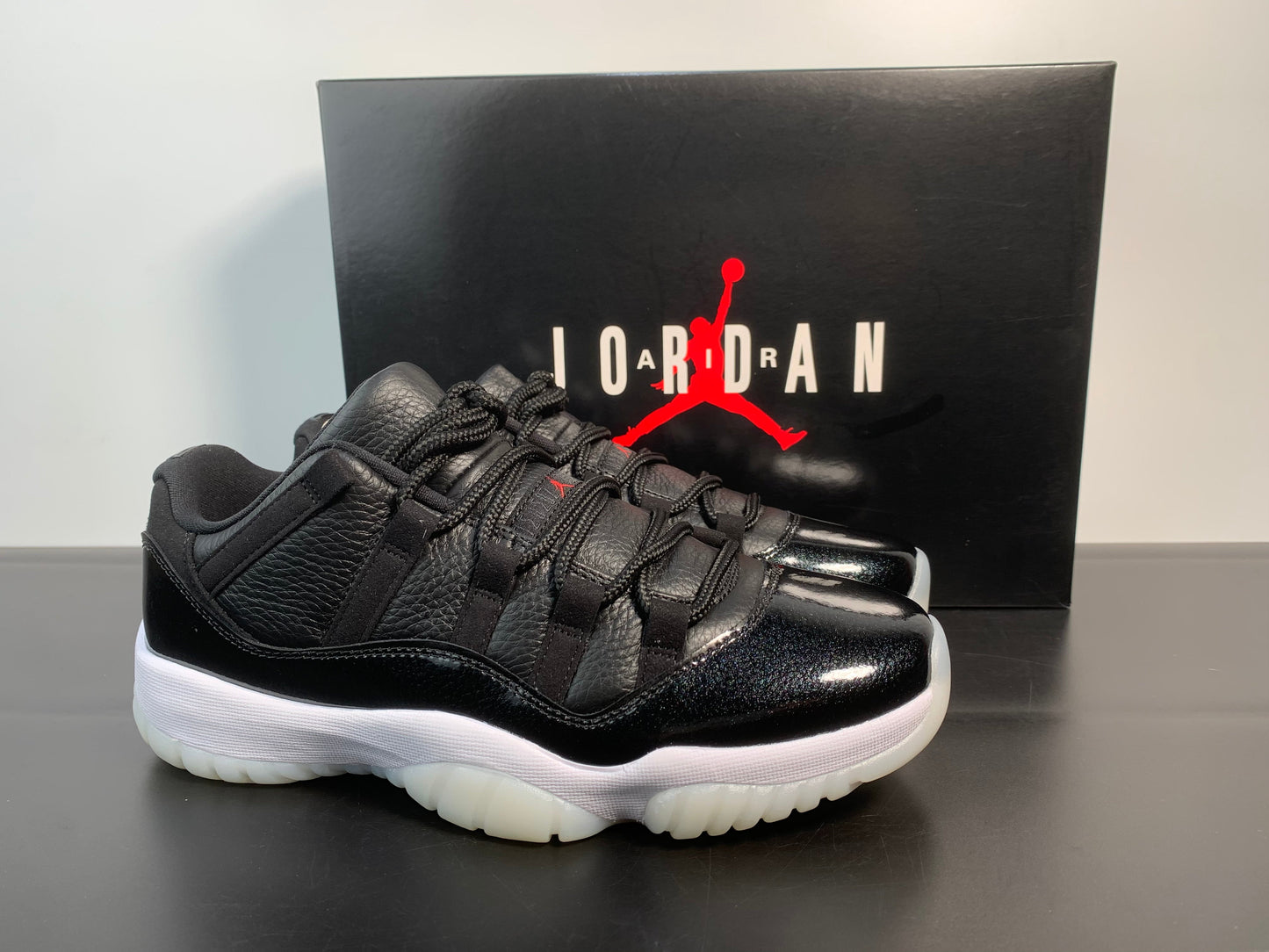 Air Jordan 11 Retro Low 72-10 AV2187-001