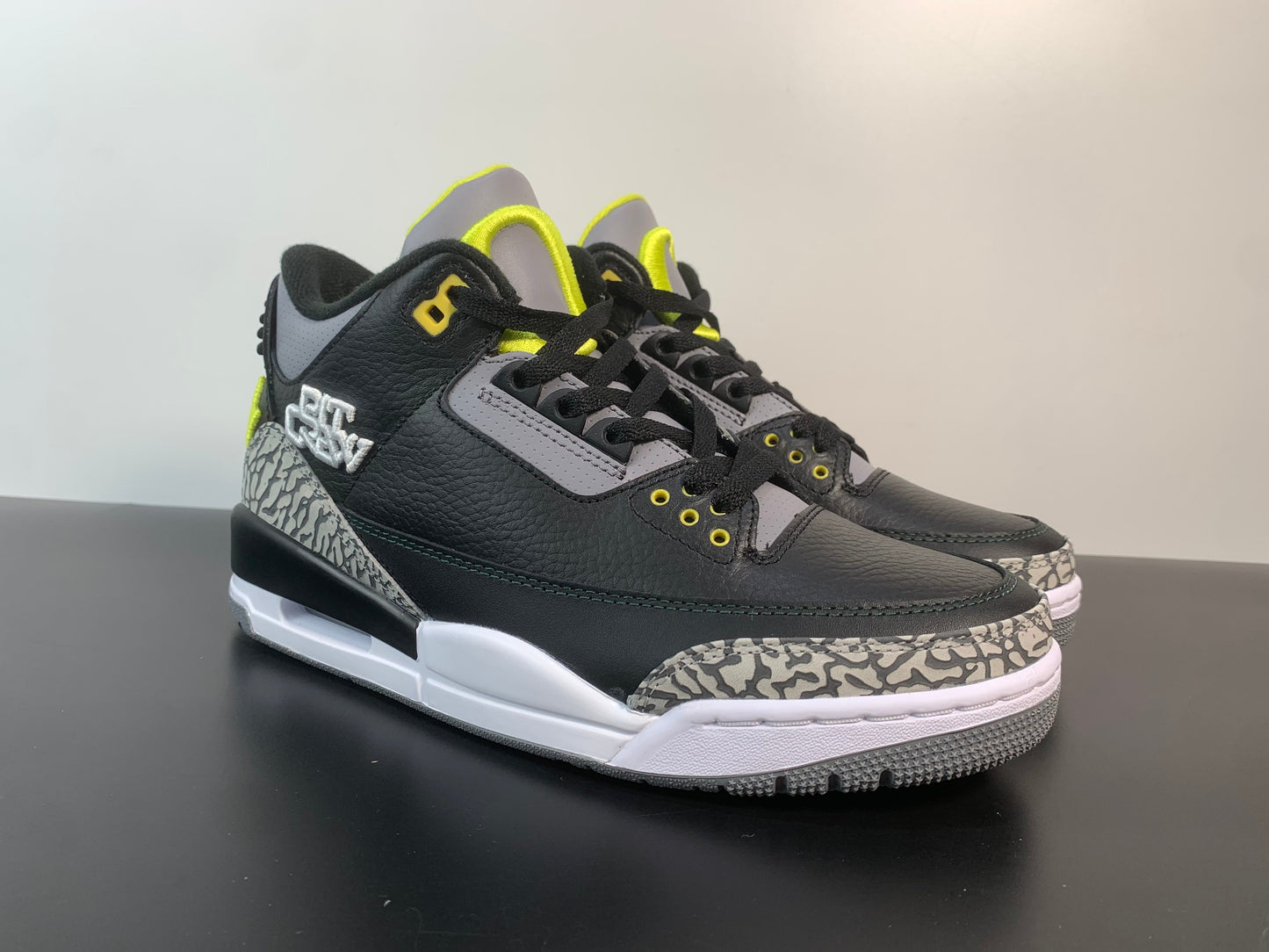 Air Jordan 3 Retro Oregon Ducks Pit Crew Black 282240-594