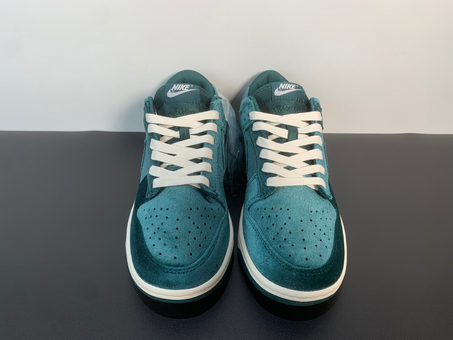Wmns Nike Dunk Low 'Green Velvet' DZ5224-300