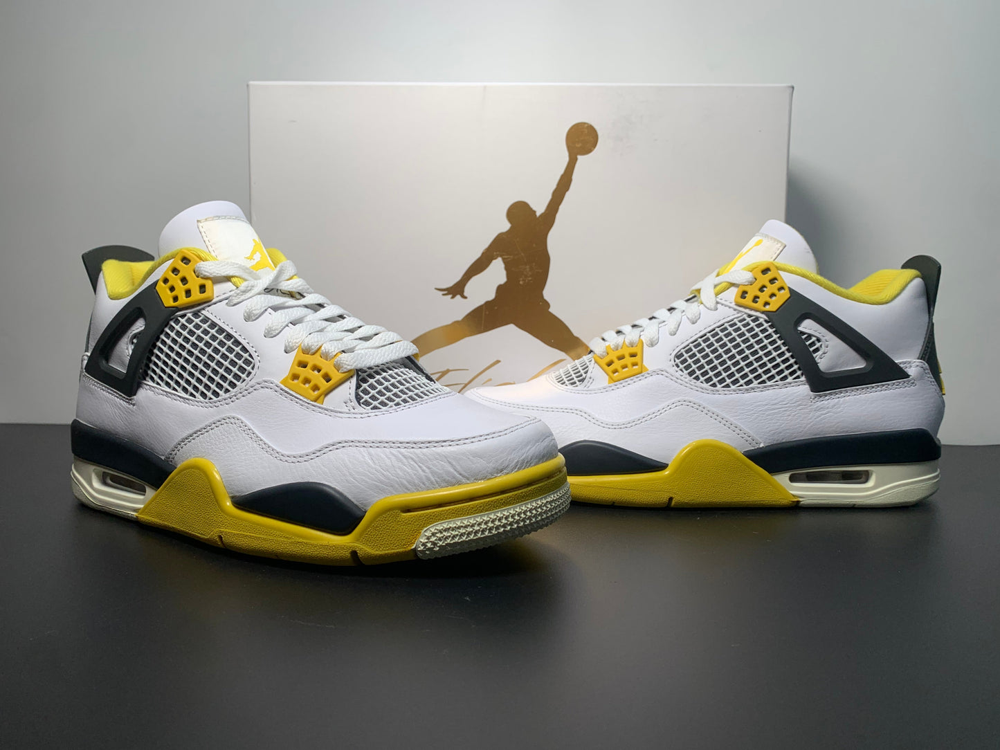 Air Jordan 4 WNNS Vivid Sulfur AQ9129-104