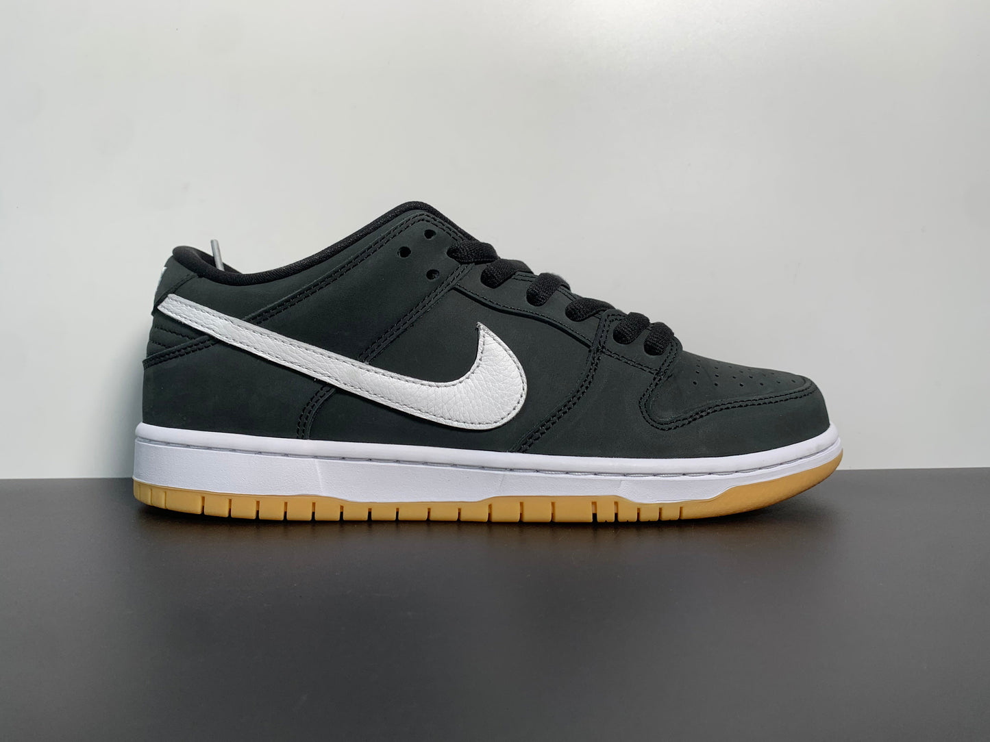 Nike Dunk Low SB 'Black Gum'‘ CD2563-101