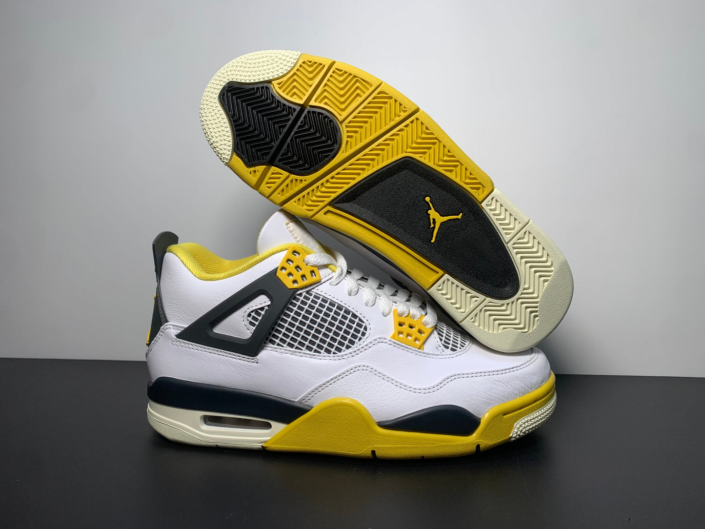 Air Jordan 4 WNNS Vivid Sulfur AQ9129-104