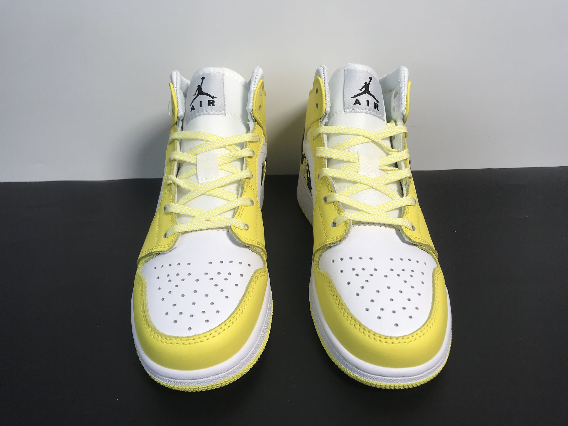 Air Jordan 1 Mid SE GS Dynamic Yellow Rose Patch  AV5174-700