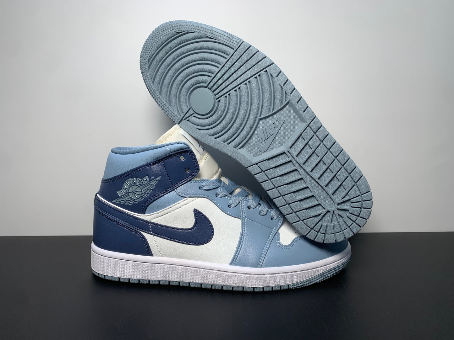 Air Jordan 1 Mid Diffused Blue BQ6472-140