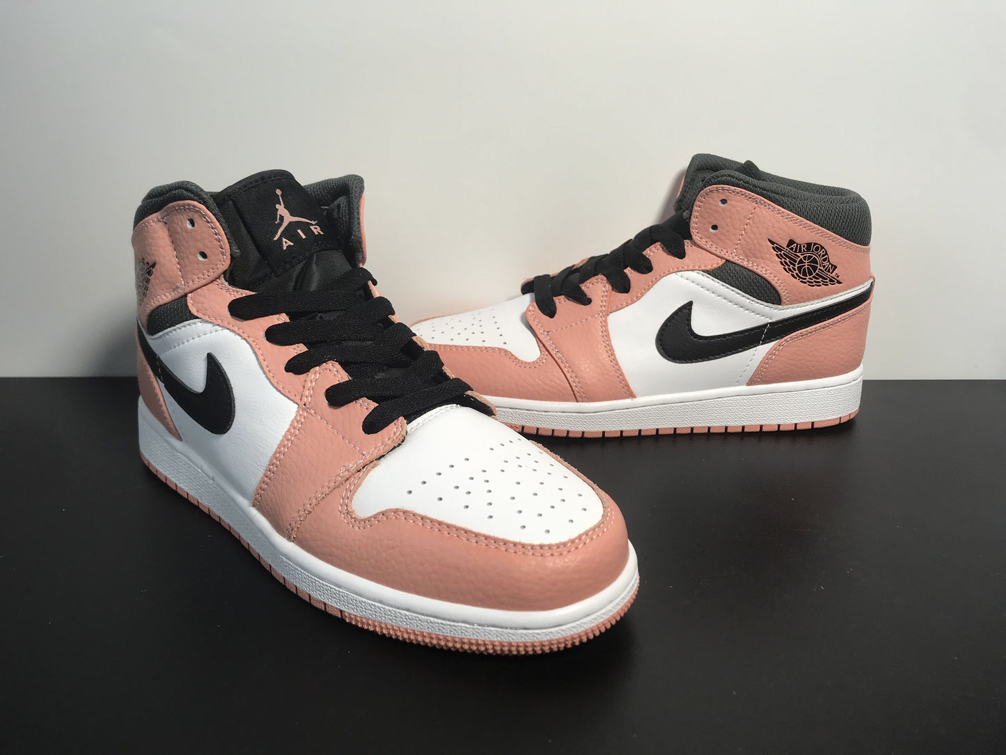 Air Jordan 1 Mid“ Pink Quartz”