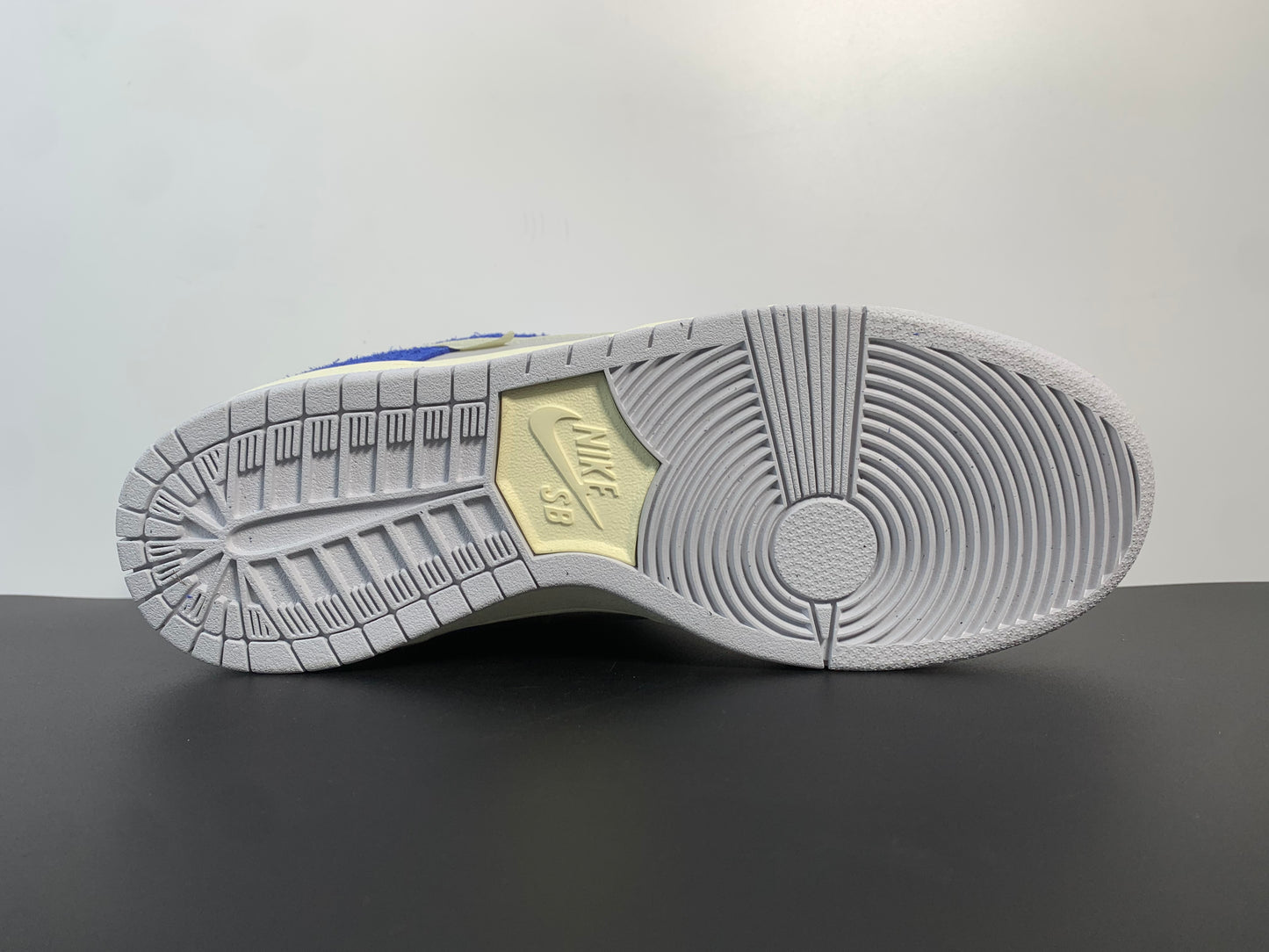 Fly Streetwear x Nike SB Dunk Pro Low Gardenia  DQ5130-400